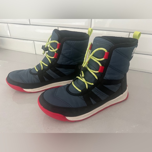 Sorel Waterproof Kids Boots Size 6 - Picture 3 of 6